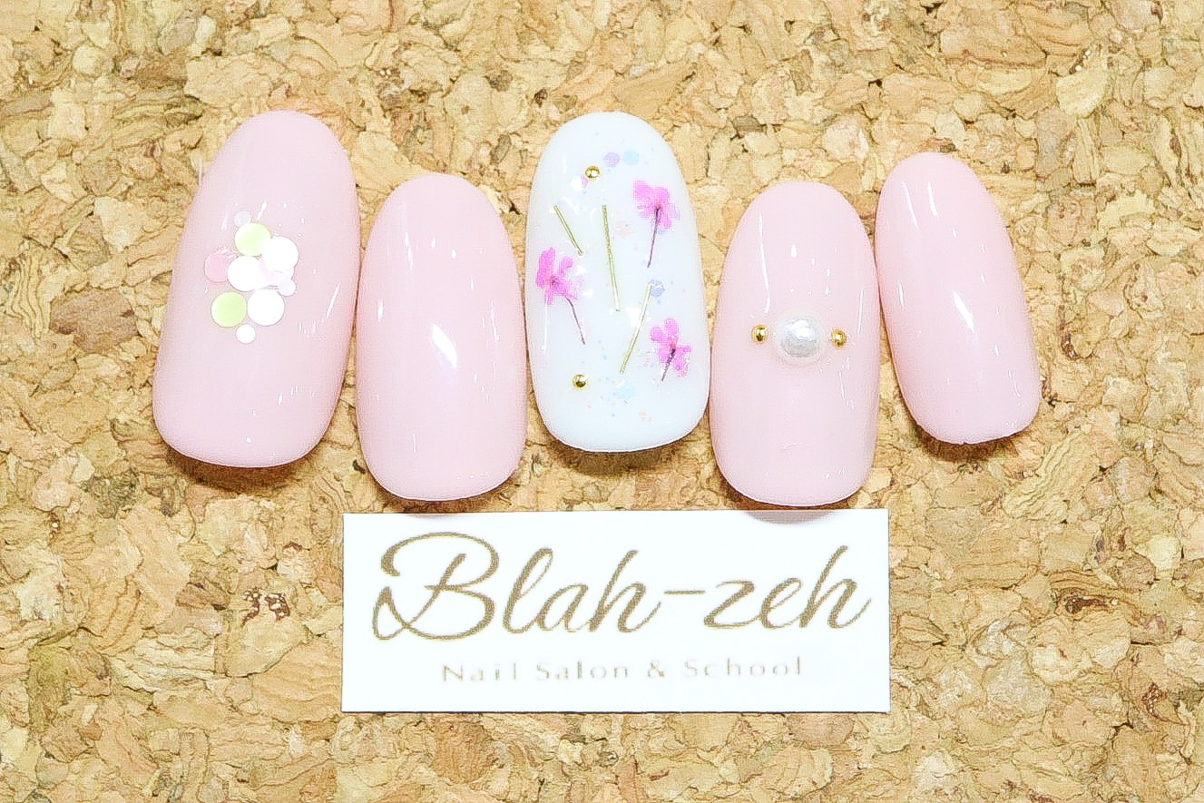大人気デザイン 押し花ネイルのご紹介 Blah Zeh ブラゼ